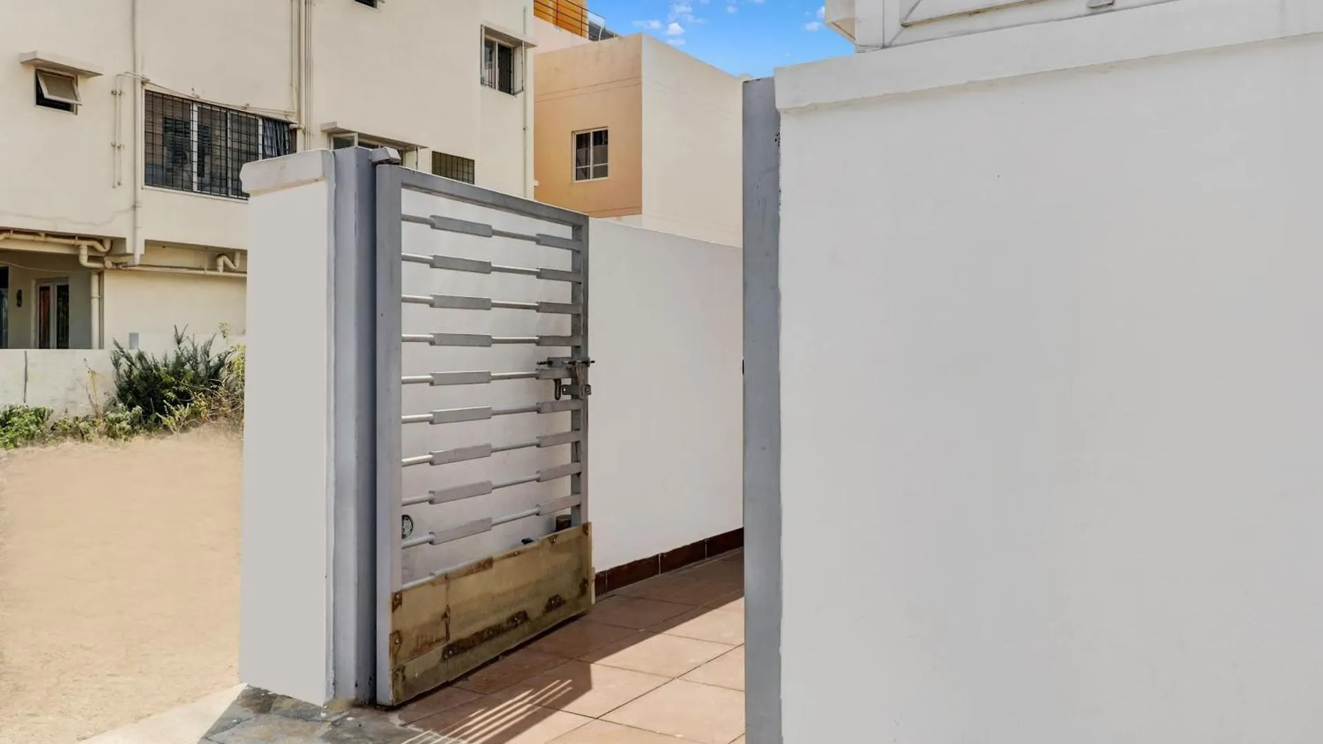 Oyo Silver Wings Service Apartment Vanivilasa Puram 4*,  India