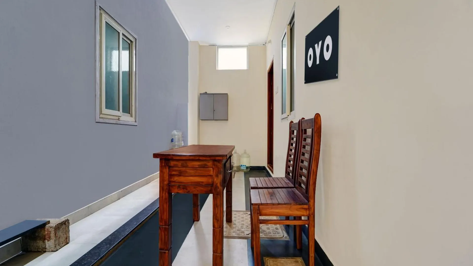 **** Hotel Oyo Silver Wings Service Apartment Vanivilasa Puram India