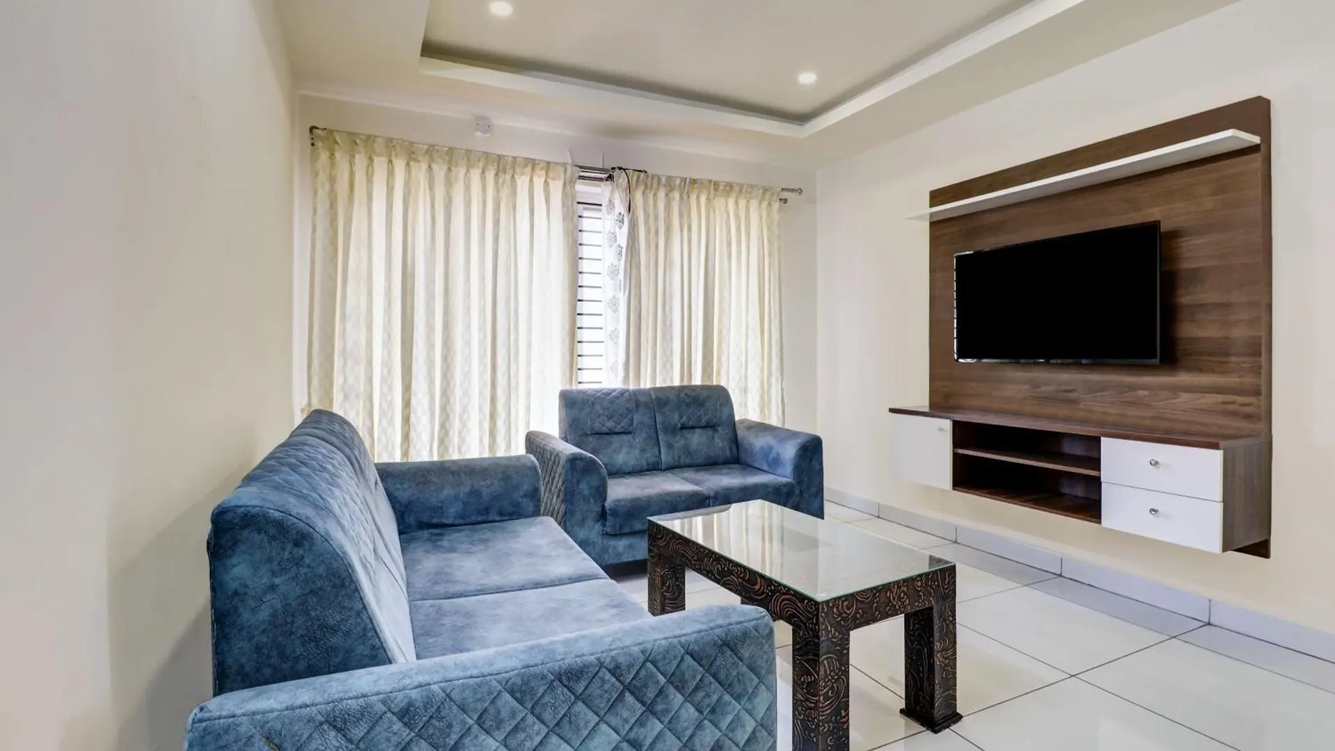 Oyo Silver Wings Service Apartment Vanivilasa Puram